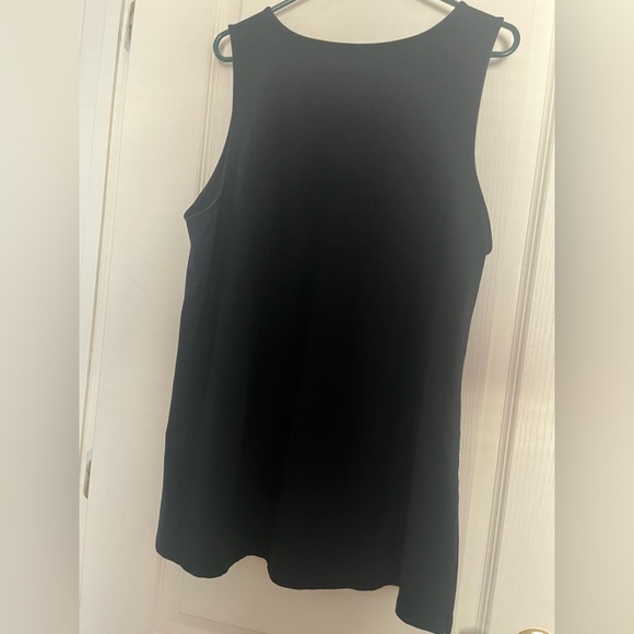 Torrid V neck no sleeve black shirt. 4X - Picture 2 of 4